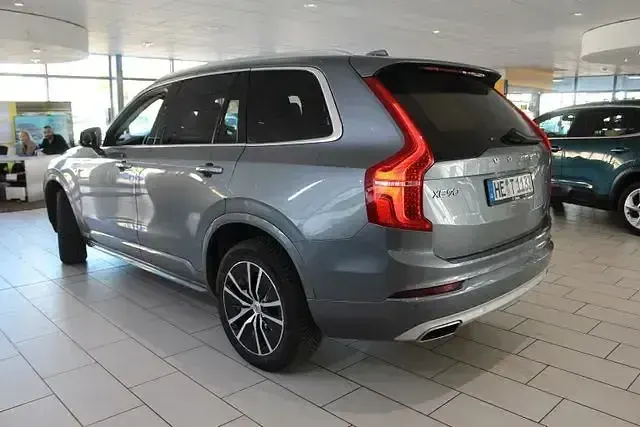 Gebraucht Volvo XC90 Momentum 235 PS (172 kW) 2019 Osmium grey metallic / metallic SUV