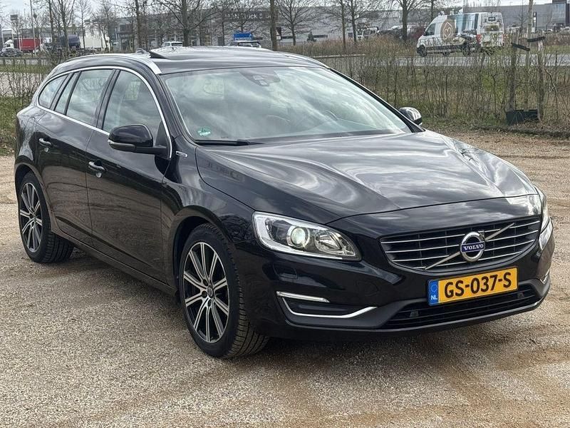 Gebraucht Volvo V60 Summum 222 PS (163 kW) 2015 Schwarz Kombi