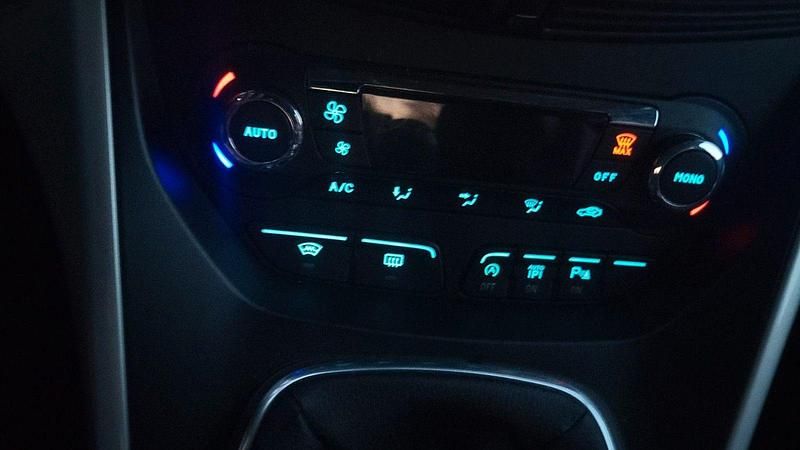 Gebraucht Ford C-MAX Titanium 150 PS (110 kW) 2011 Grau Van / Kleinbus