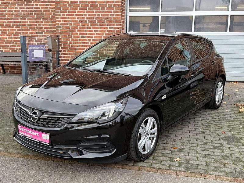 Black meet kettle Gebraucht 2020 Opel Astra Edition Limousine | 10.349 € (Guter Preis) - Bild 1/4
