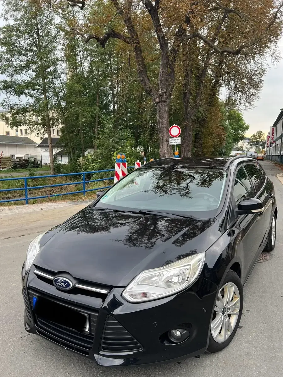 Gebraucht Ford Focus 116 PS (85 kW) 2011 Schwarz Kombi