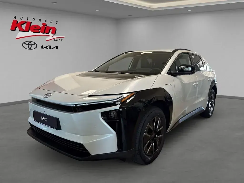 Neu Toyota bZ4X 166 kW (226 PS) 2026 Weiß SUV