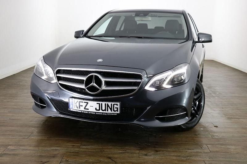 Grau Gebraucht 2015 Mercedes E220 Avantgarde Limousine | 10.990 € (Guter Preis) - Bild 1/4