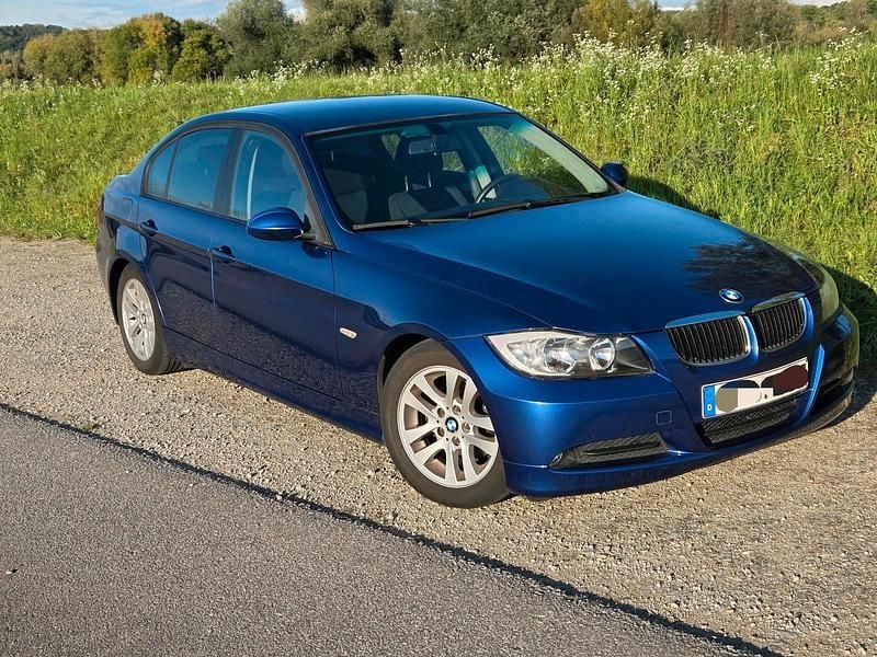 Blau Gebraucht 2006 BMW 318 Limousine | 2.000 € (Superpreis) - Bild 1/4