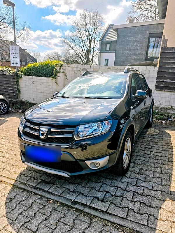 Gebraucht Dacia Sandero Stepway 90 PS (66 kW) 2016 Schwarz Kleinwagen