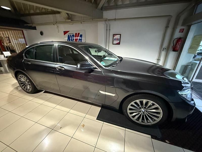 Gebraucht BMW 740 Performance 313 PS (230 kW) 2013 Grau Limousine