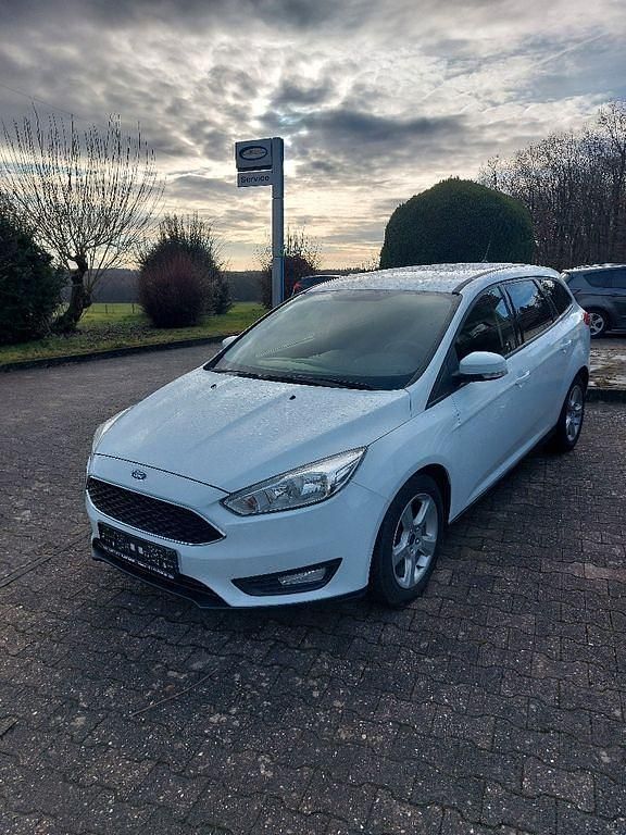 Gebraucht Ford Focus Trend 125 PS (91 kW) 2017 Weiß Limousine