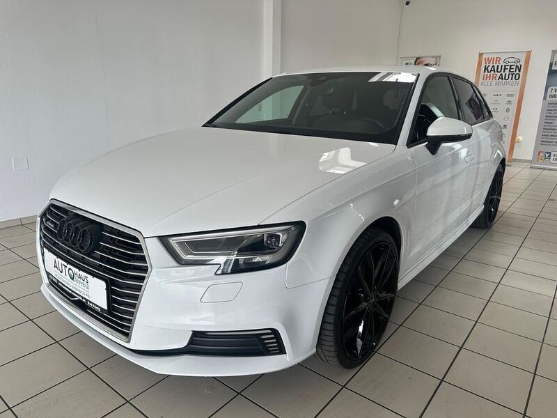 Weiß Gebraucht 2017 Audi A3 Sportback Advanced Limousine | 16.490 € (Guter Preis) - Bild 1/4