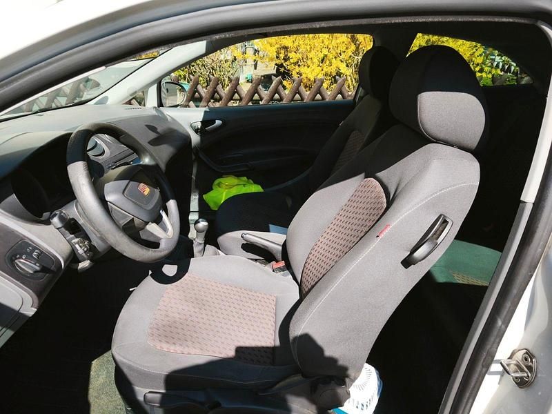 Gebraucht Seat Ibiza SC Style 69 PS (50 kW) 2010 Weiß Kleinwagen