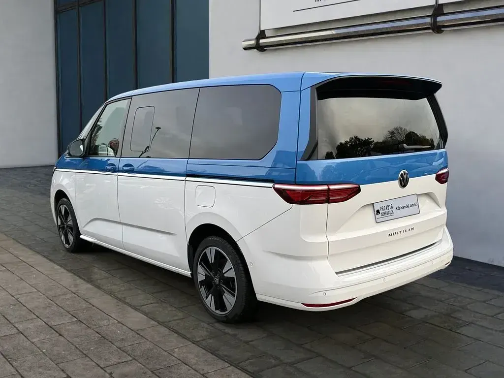 Gebraucht VW T7 Style 150 PS (110 kW) 2024 Mehrfarbenlackierung Van