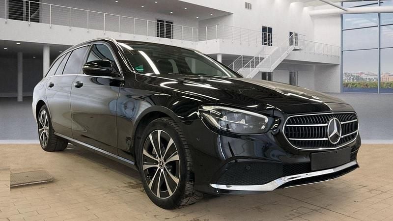 Gebraucht Mercedes E300 Avantgarde 306 PS (225 kW) 2021 Schwarz Kombi