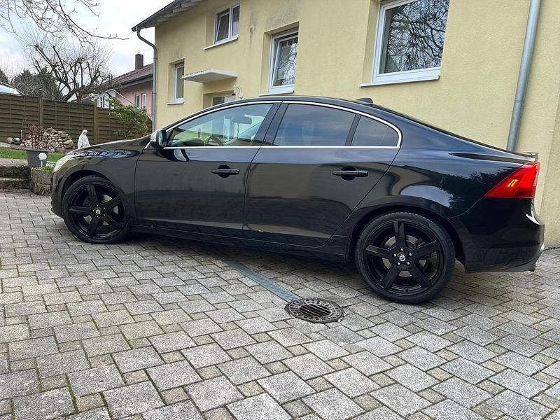 Gebraucht Volvo S60 R-Design 163 PS (119 kW) 2013 Schwarz Limousine