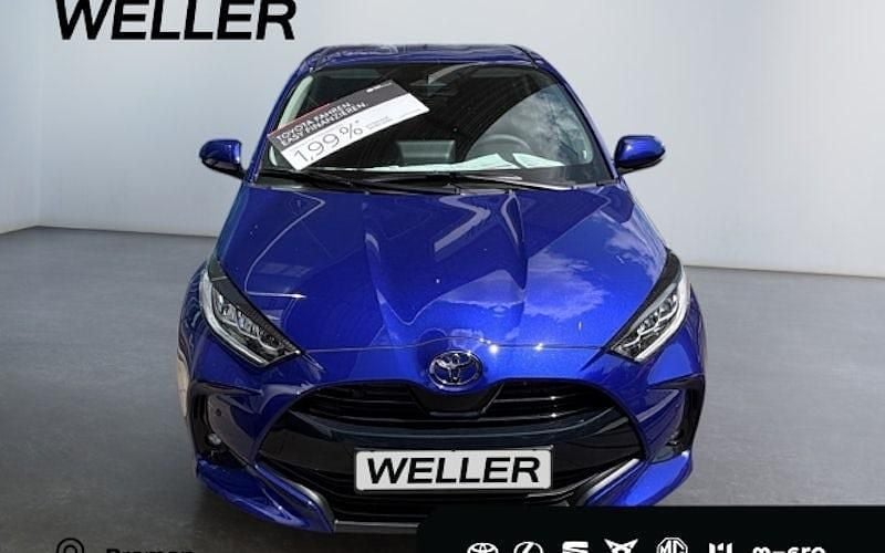 Blau Neu 2025 Toyota Yaris Hybrid Limousine | 26.690 € (Fairer Preis) - Bild 1/4