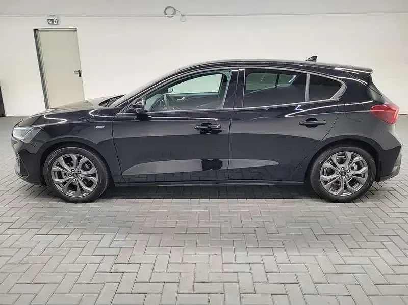 Gebraucht Ford Focus ST-Line 125 PS (91 kW) 2023 Schwarz SUV