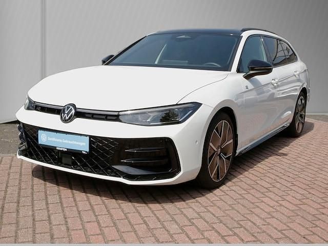 Pure white Gebraucht 2024 VW Passat R-line Kombi | 46.690 € (Guter Preis) - Bild 1/4