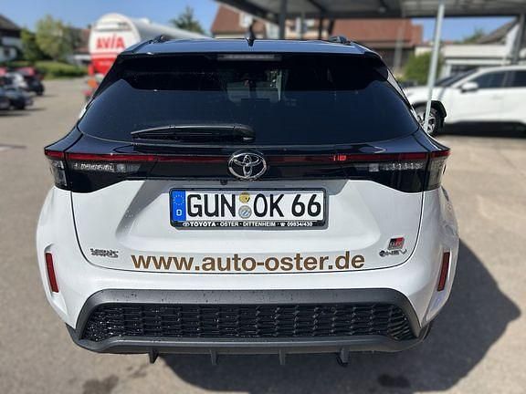 Gebraucht Toyota Yaris Hybrid Plus 130 PS (95 kW) 2024 Dynamicgrey metallic / dach schwarz