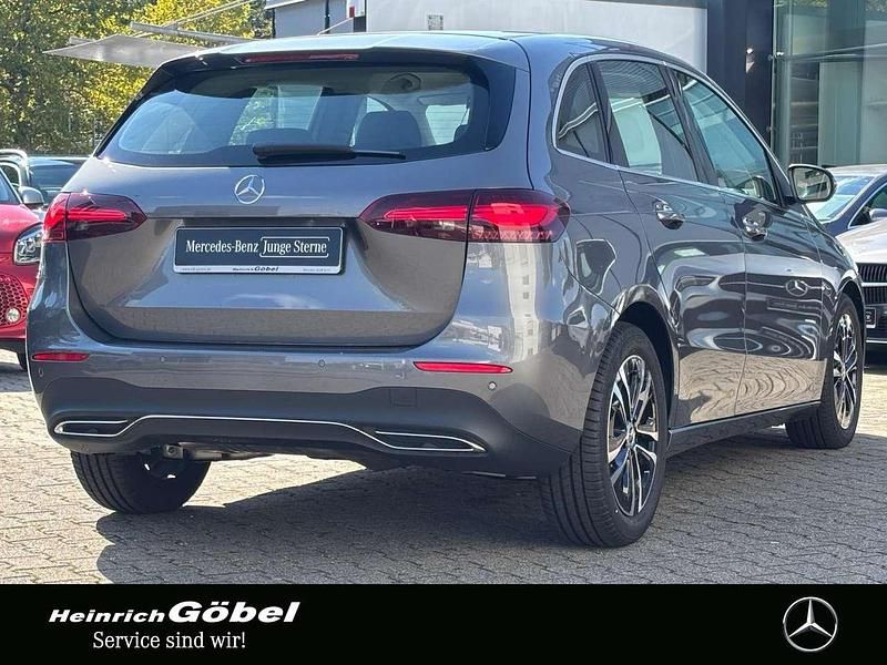 Gebraucht Mercedes B250 Progressive 224 PS (164 kW) 2024 Lack mountaingrau Van / Kleinbus