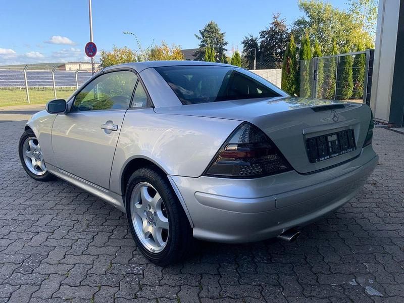 Gebraucht Mercedes SLK200 163 PS (119 kW) 2003 Silber Cabrio