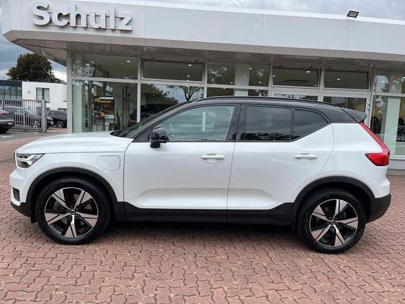 Weiß Gebraucht 2021 Volvo XC40 R-Design SUV | 29.990 € (Fairer Preis) - Bild 1/4