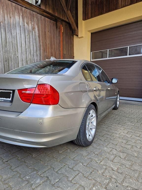 Second-hand BMW 325 218 CP (160 kW) 2010 Bej Berlinǎ