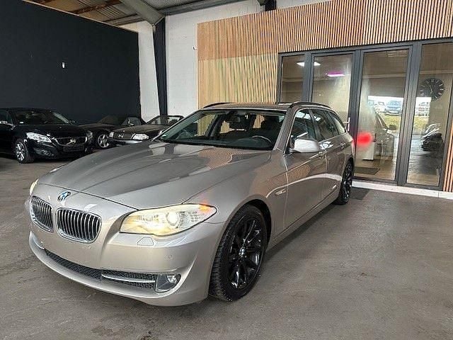 Silber Gebraucht 2011 BMW 520 Kombi | 8.990 € (Guter Preis) - Bild 1/4