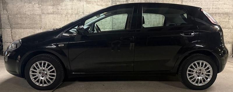 Gebraucht Fiat Punto Active 77 PS (56 kW) 2012 Schwarz Kleinwagen