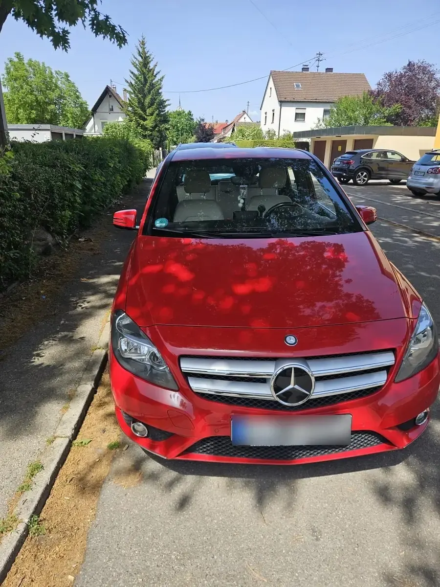 Gebraucht Mercedes B200 156 PS (114 kW) 2012 Rot Kleinwagen