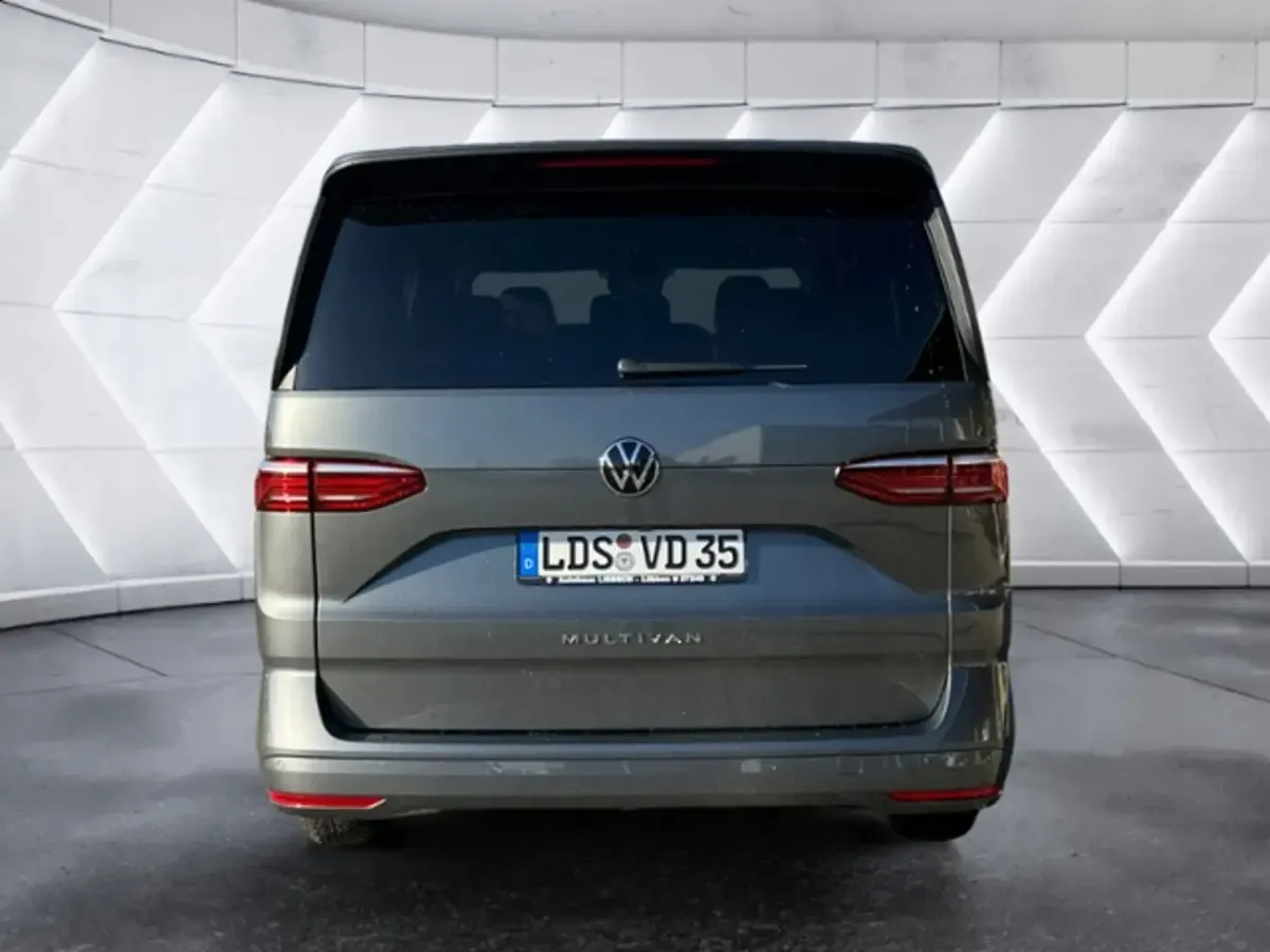 Gebraucht VW Multivan Life 150 PS (110 kW) 2025 Grau Van / Kleinbus