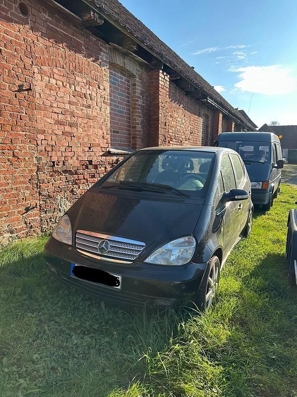 Schwarz Gebraucht 2003 Mercedes A210 Limousine | 350 € (Superpreis) - Bild 1/3