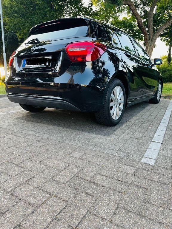 Gebraucht Mercedes A180 Edition 122 PS (89 kW) 2016 Schwarz Limousine