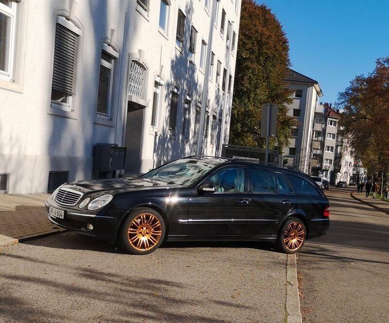 Schwarz Gebraucht 2004 Mercedes E500 Avantgarde Kombi | 8.200 € (Guter Preis) - Bild 1/4