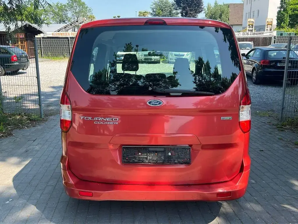 Gebraucht Ford Tourneo Courier Trend 101 PS (74 kW) 2015 Rot Van / Kleinbus