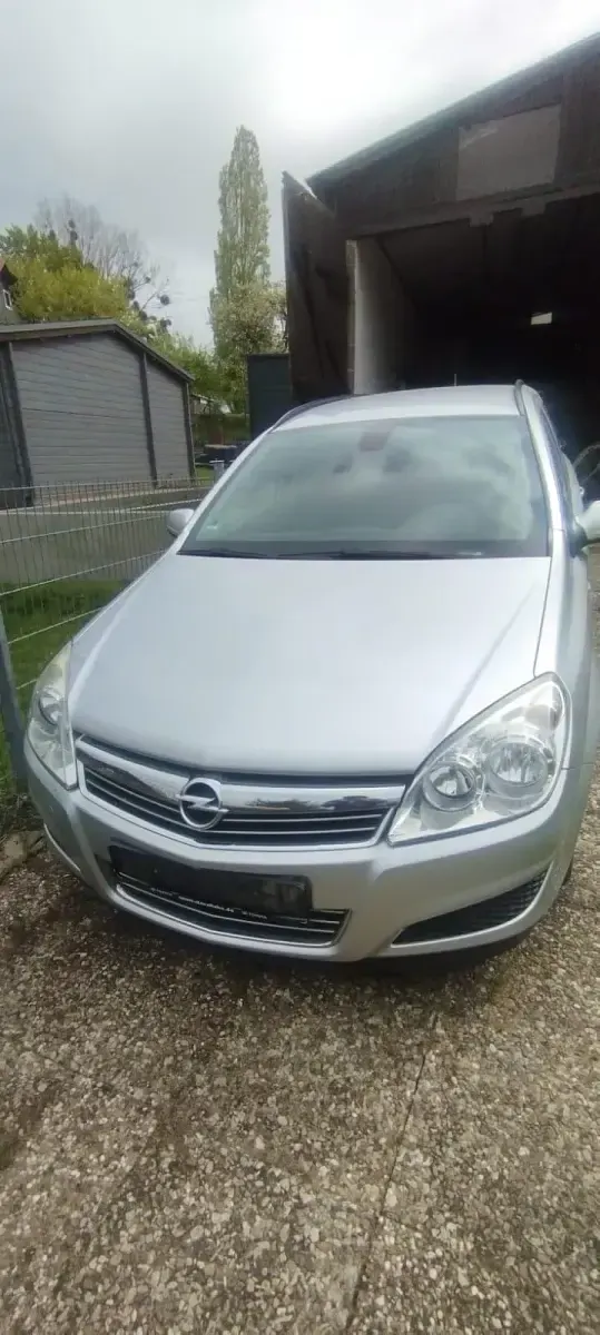 Używany Opel Astra 125 KM (91 kW) 2008 Srebrny Kombi