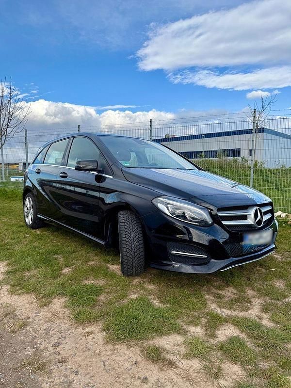 Gebraucht Mercedes B200 156 PS (114 kW) 2017 Schwarz Van / Kleinbus