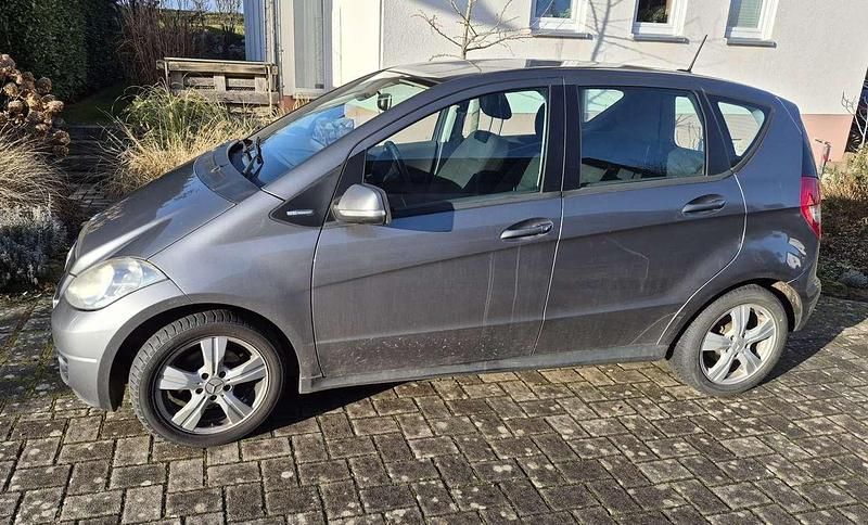 Gebraucht Mercedes A160 95 PS (69 kW) 2010 Grau Limousine