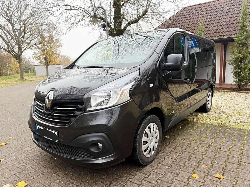 Schwarz Gebraucht 2016 Renault Trafic Van / Kleinbus | 16.990 € (Teuer) - Bild 1/4