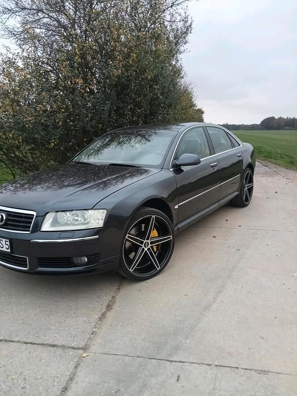 Grau Gebraucht 2002 Audi A8 Limousine | 7.000 € - Bild 1/4