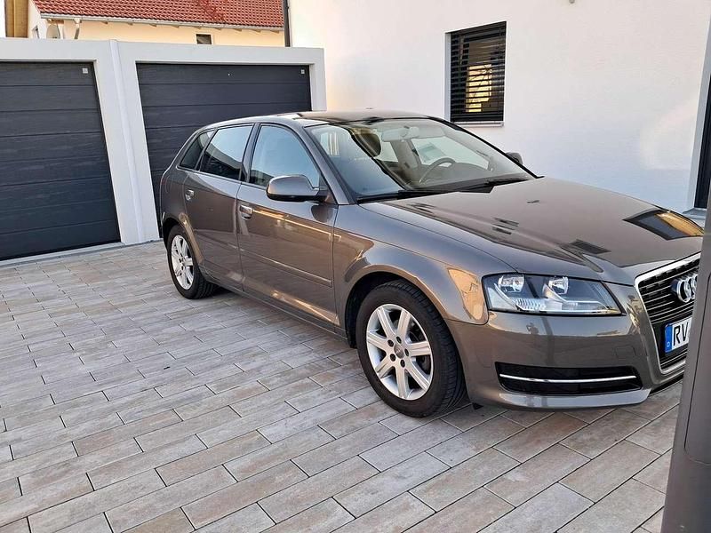 Gebraucht 2011 Audi A3 Ambiente Limousine | 6.400 € (Etwas zu teuer) - Bild 1/4