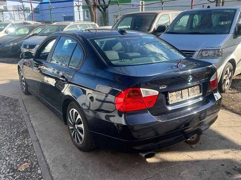 Gebraucht BMW 318 143 PS (105 kW) 2007 Monacoblau metallic Limousine