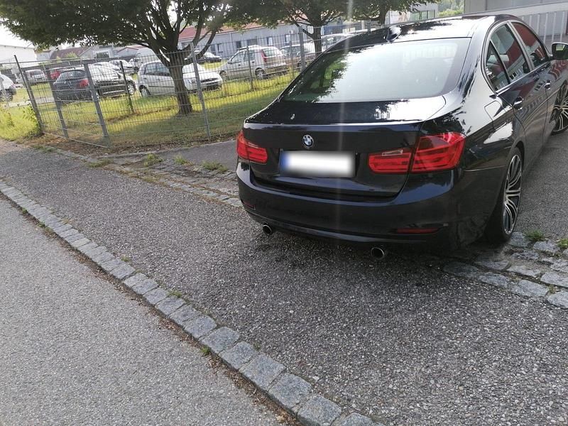 Gebraucht BMW 335 306 PS (225 kW) 2012 Blau Limousine