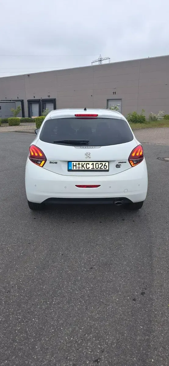 Gebraucht Peugeot 208 GT-line 120 PS (88 kW) 2018 Weiß Kleinwagen