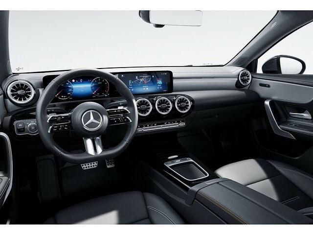 Gebraucht Mercedes A250 Premium 224 PS (164 kW) 2024 Silber / hightechsilber Limousine