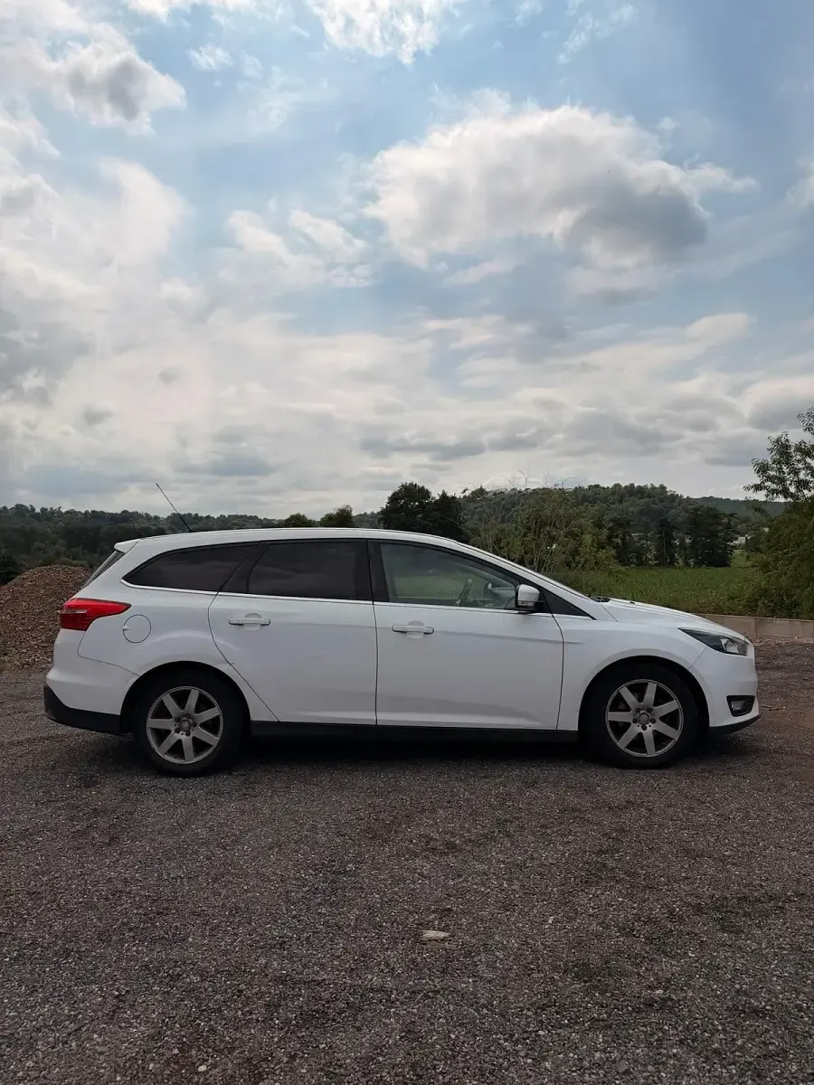 Gebraucht Ford Focus 125 PS (91 kW) 2016 Weiß Kombi