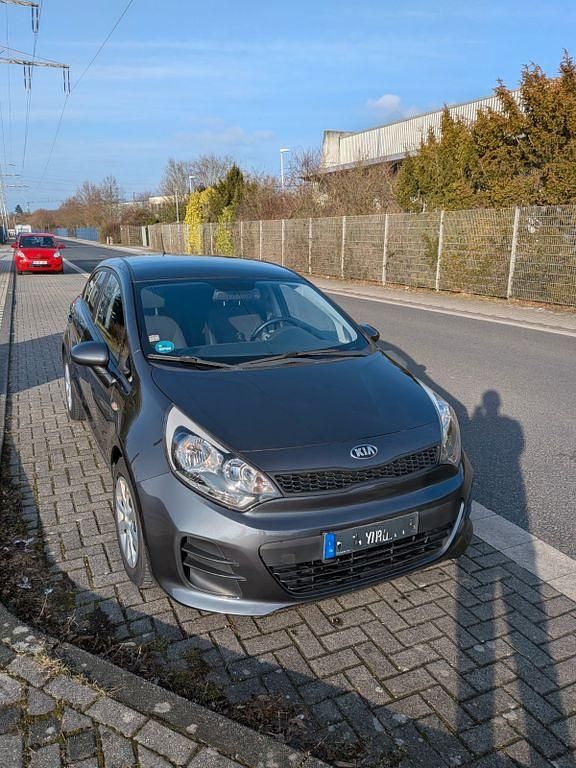 Gebraucht Kia Rio Edition 7 84 PS (61 kW) 2017 Grau Limousine