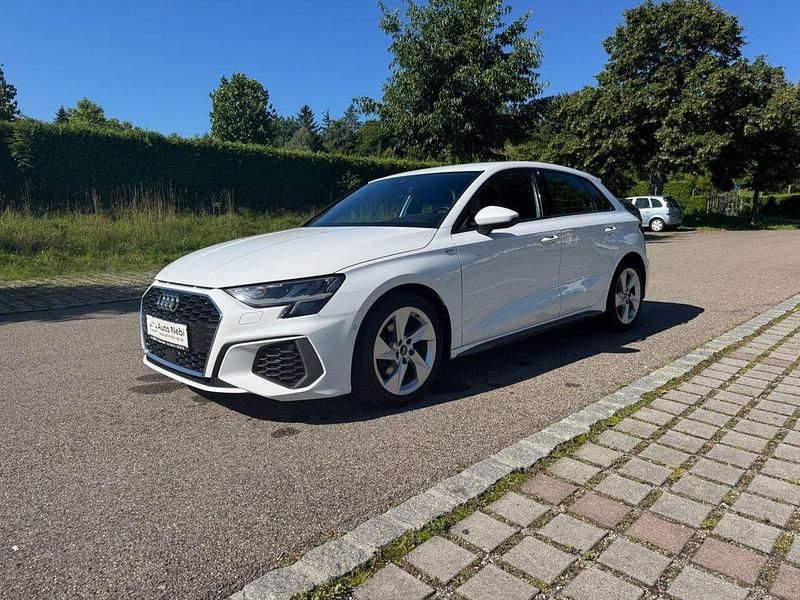Weiß Gebraucht 2022 Audi A3 Sportback S-Line Kleinwagen | 19.890 € (Fairer Preis) - Bild 1/4