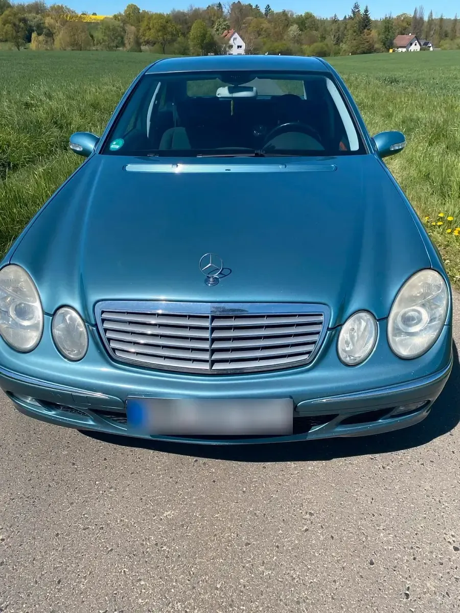 Gebraucht Mercedes E220 150 PS (110 kW) 2003 Blau Limousine