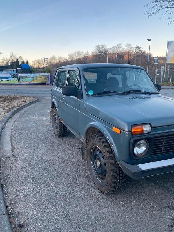 Gebraucht Lada niva 83 PS (61 kW) 2012 Schwarz SUV
