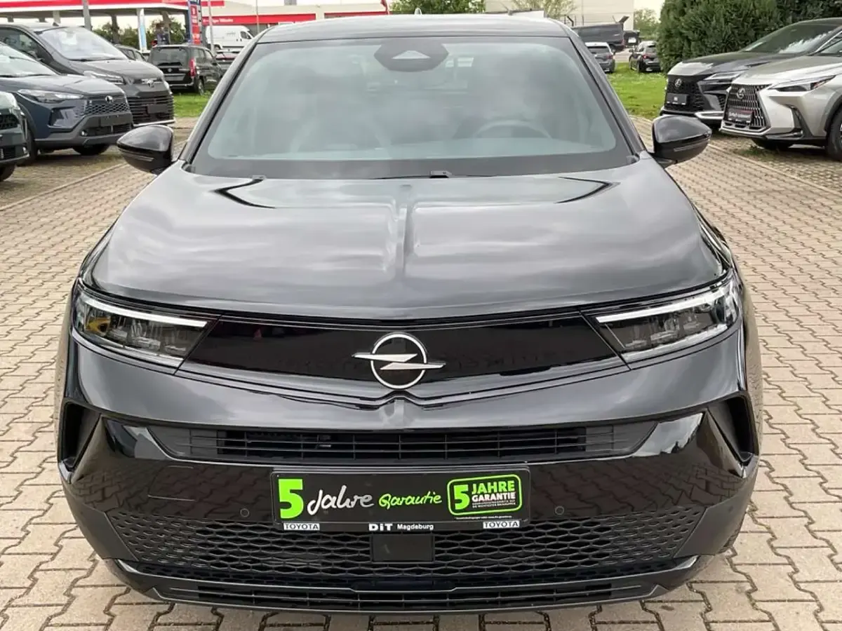 Gebraucht Opel Mokka Edition 131 PS (96 kW) 2025 Lackierung schwarz perla nera/ SUV