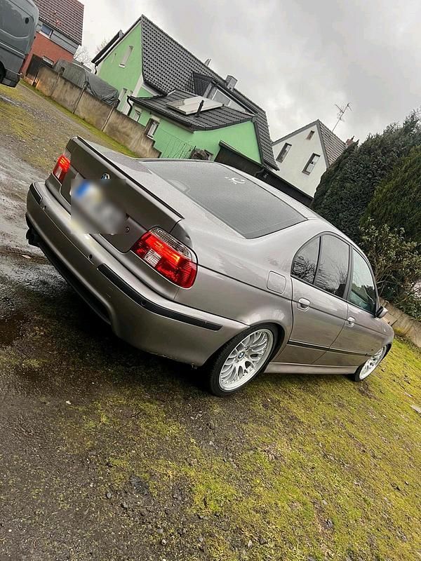 Gebraucht BMW 523 170 PS (125 kW) 2005 Silber Limousine