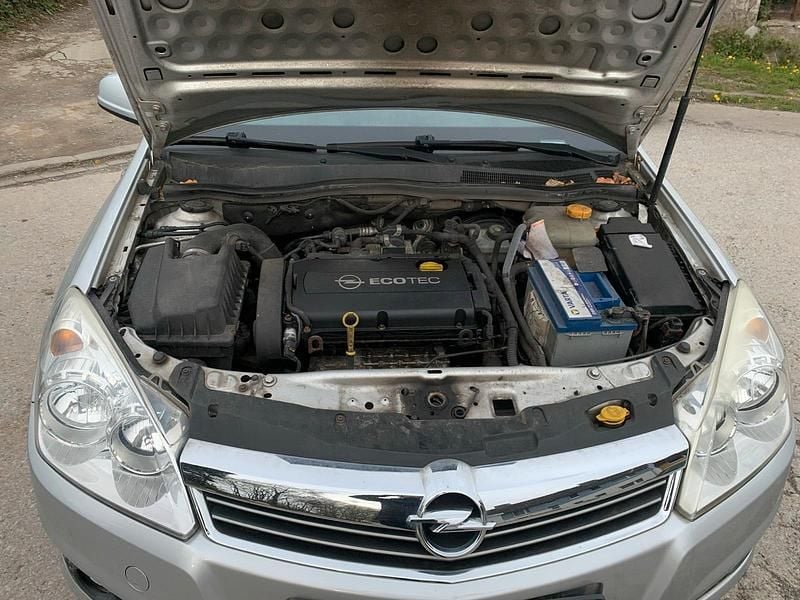 Gebraucht Opel Astra 115 PS (84 kW) 2010 Silber Limousine